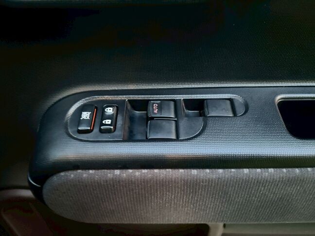 運転席のパワーウィンドウはオートとなっています！【スペイド】